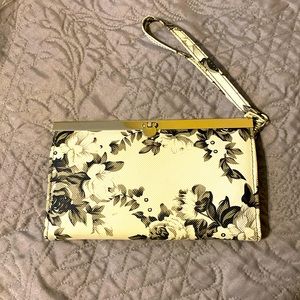 Wristlet wallet